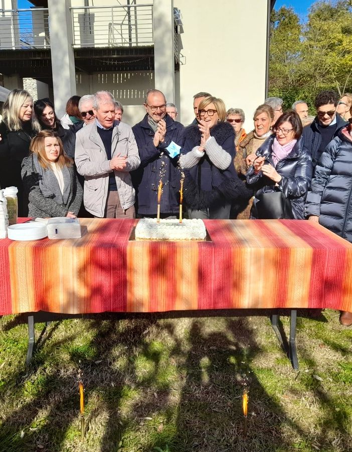 La torta condivisa dall'Associazione &quot;La dolce vita&quot; e dai medici al termine della tavola rotonda
