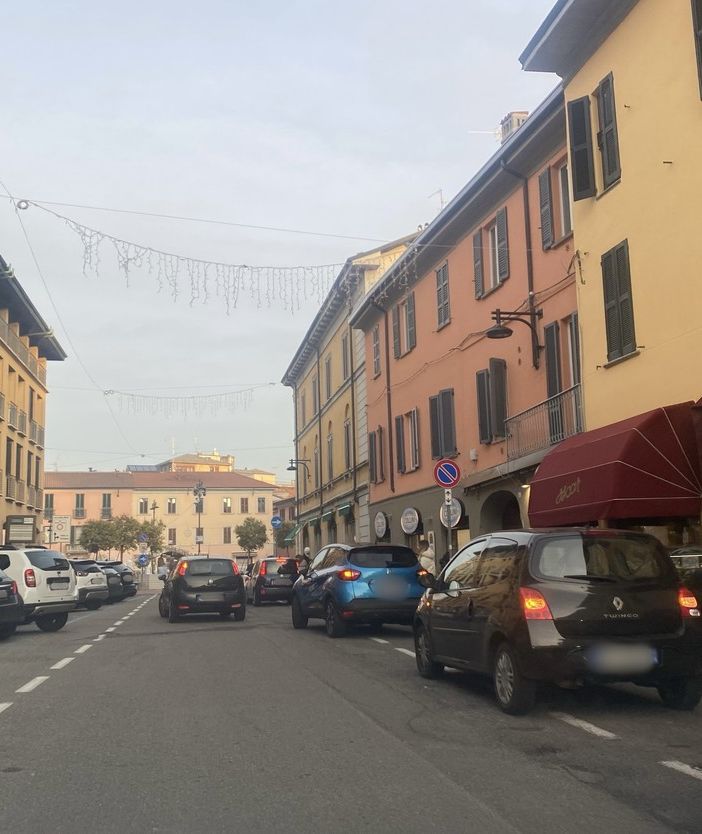 La corsa ai regali degli ultimi giorni porta un super-traffico in città