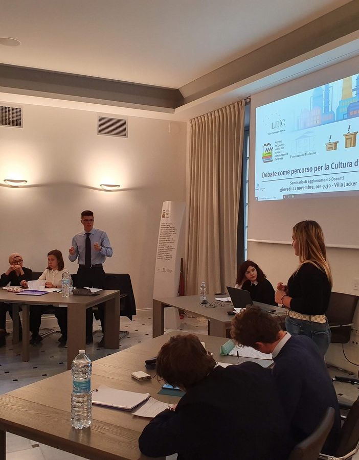 Una dimostrazione di debate alla Liuc prima dell'emergenza Covid