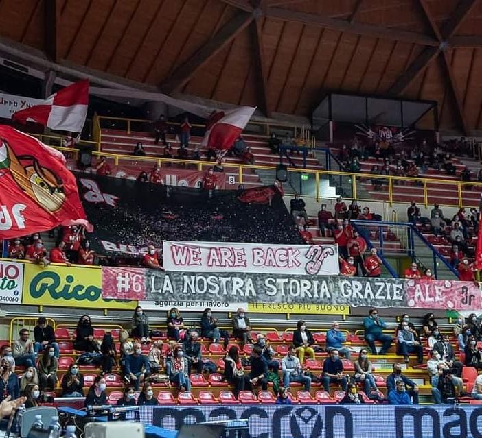 Uyba, pubblico e squadra di nuovo in simbiosi. La goduria di una serata magica