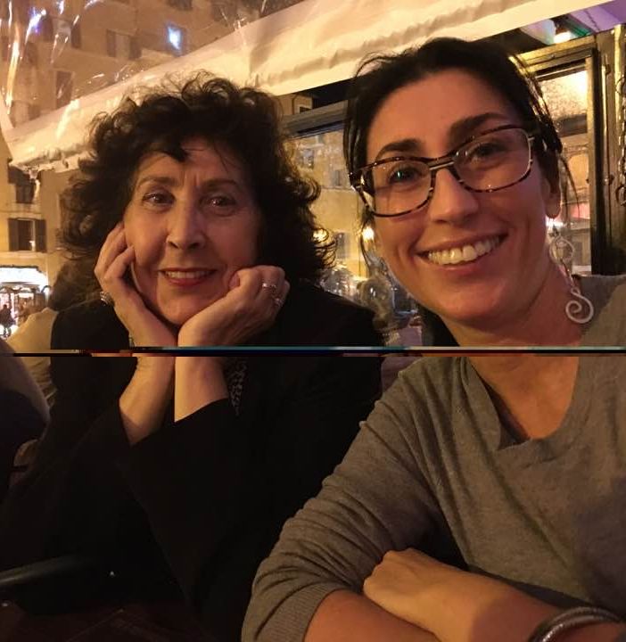 Amanda Ferrario con mamma Amedea (nella foto pubblicata sul profilo dei social, per cortesia della famiglia)