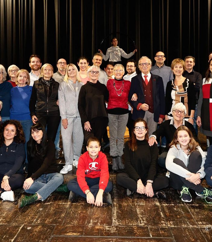Gli Amici allo sbaraglio in scena con “Grazie, le faremo sapere” per ricordare i 70 anni della Rai