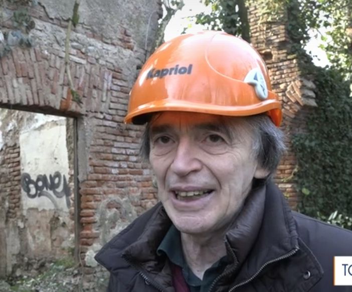 L'architetto Alfredo Castiglioni in un recente servizio della Rai dedicato alla Cascina dei Poveri