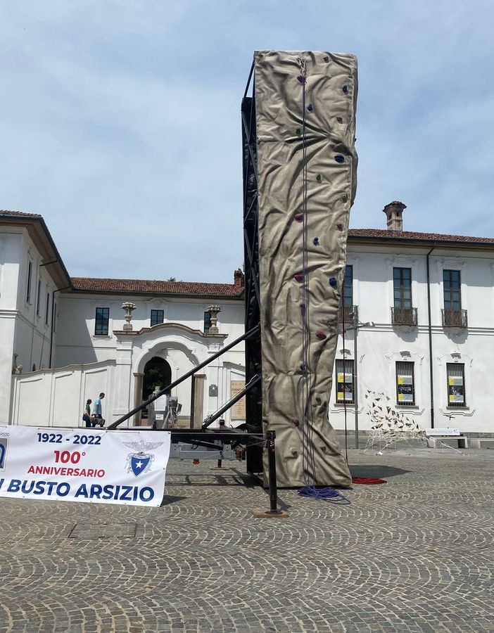 VIDEO. Emozioni ad alta quota nel centro di Busto
