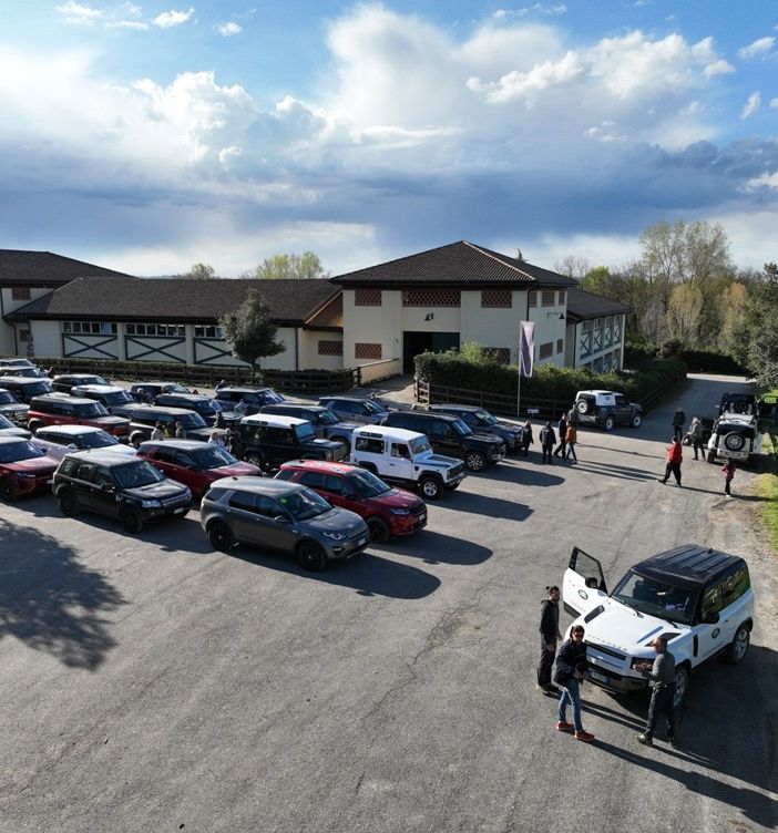 Motori e sportività: sessanta vetture di Autosalone Internazionale al quarto Raduno Land Rover