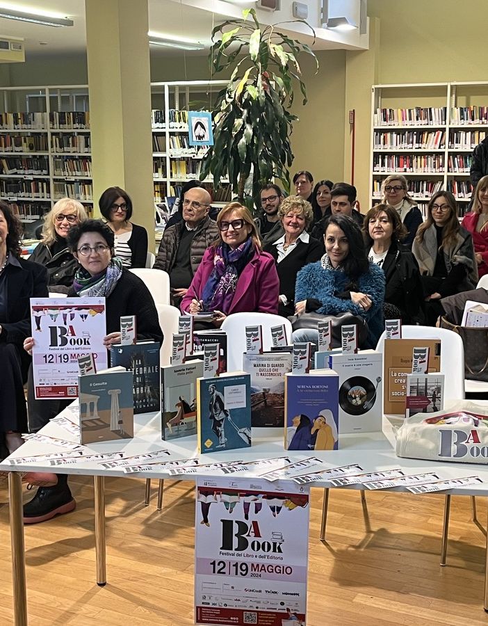 VIDEO. I libri chiamano Busto. Anzi vanno a trovarla