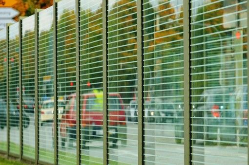 A8, sostituzione barriere antirumore: cantieri entro l'estate ma i disagi proseguono