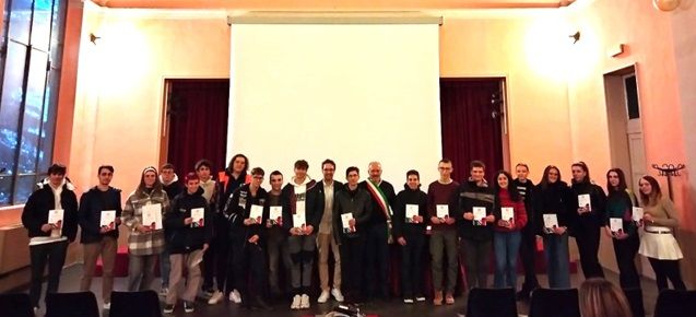 “Battesimo civico” per i neo diciottenni di Olgiate