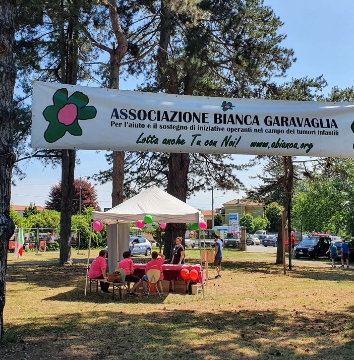 Che festa all’aria aperta per la Bianca Garavaglia! Tra divertimento e solidarietà