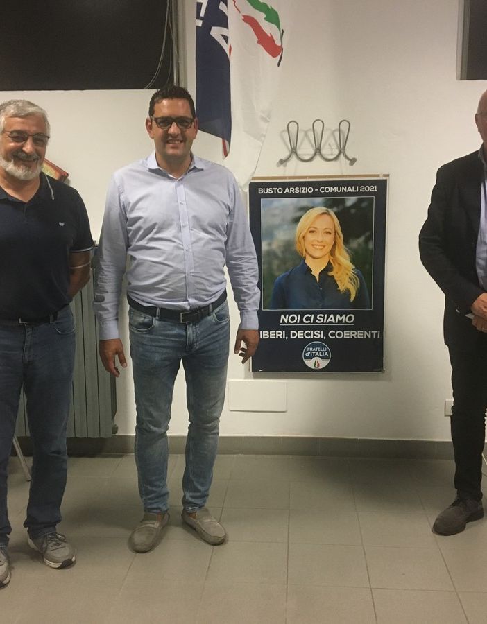 Da sinistra Blanco, Attolini e Spinelli nella sede di Fdi a Busto