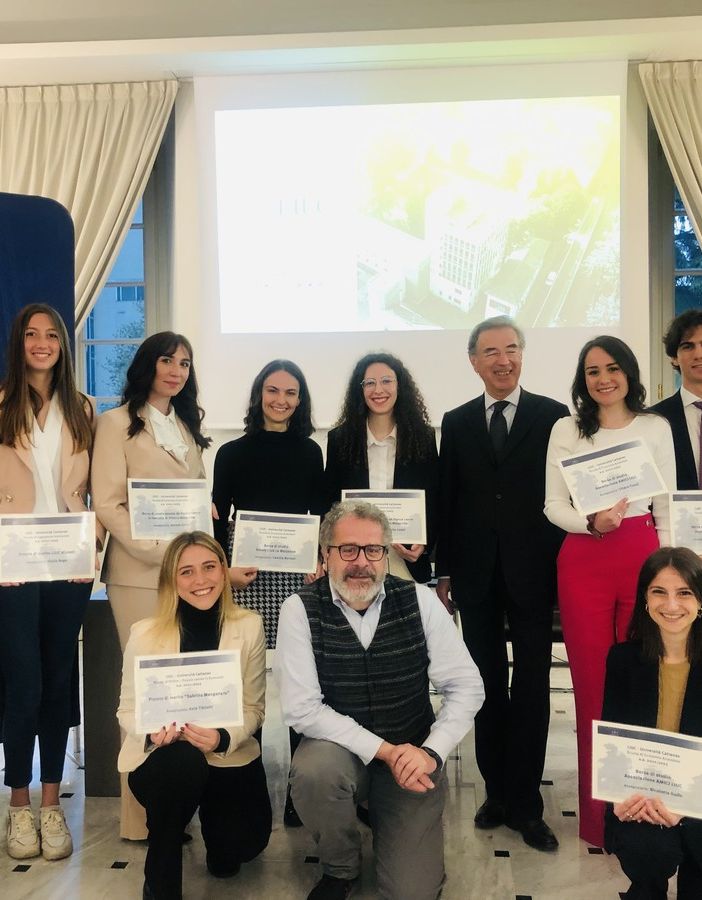 Ventisettemila euro a studenti meritevoli della Liuc. «Avete una bella responsabilità, siete il futuro migliore»