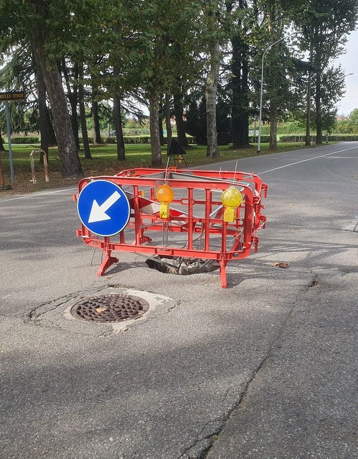 FOTO. Una “voragine” anche a Sacconago