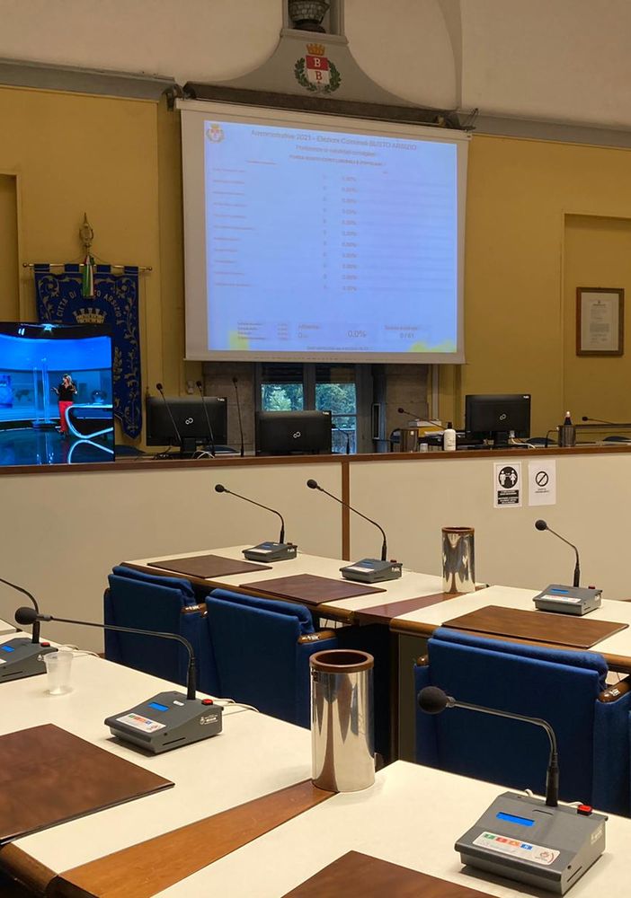 La sala consiliare aspetta i primi verdetti a Busto