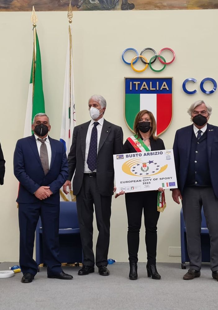 L'assessore Laura Rogora era presente con il consigliere Orazio Tallarida alla cerimonia del Coni: da sinistra l'atleta Francesca Bortolozzi, Tallarida, Giovanni Malagò, Rogora e Gian Francesco Lupattelli