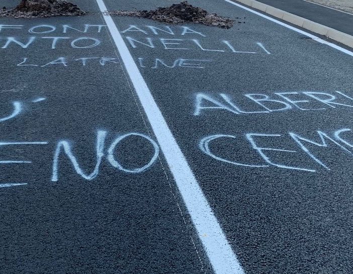 Nuovo sottopasso, il &quot;caldo&quot; benvenuto. Il sindaco: «Soliti imbecilli»