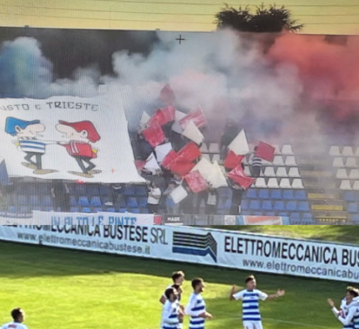 Scene di amicizia tra tifosi di Busto e Trieste