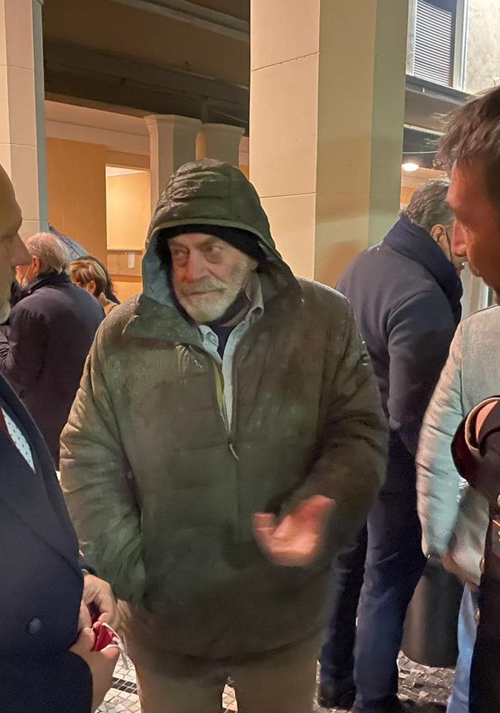 Immagini postate dal sindaco di Olgiate sulla bella serata con Capuozzo