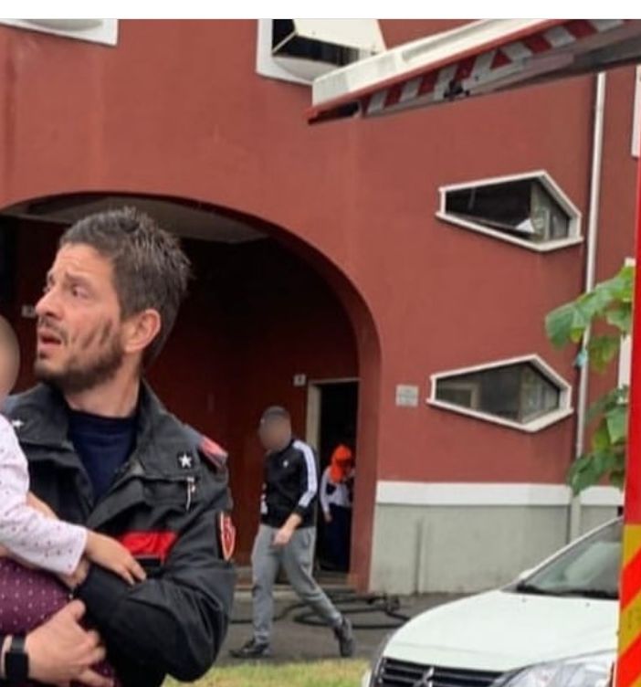 La foto postata dall'Arma lo scorso maggio con un militare a Busto