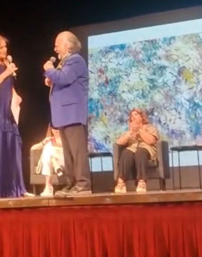 VIDEO. Manuela Carnini premiata dal figlio di Salvador Dalì