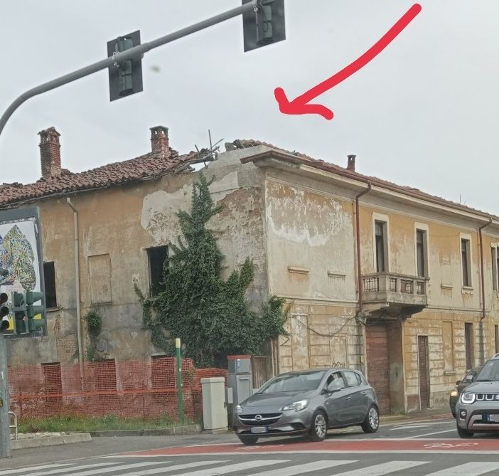 «Stabile fatiscente e pericoloso in via Magenta a Busto Arsizio»