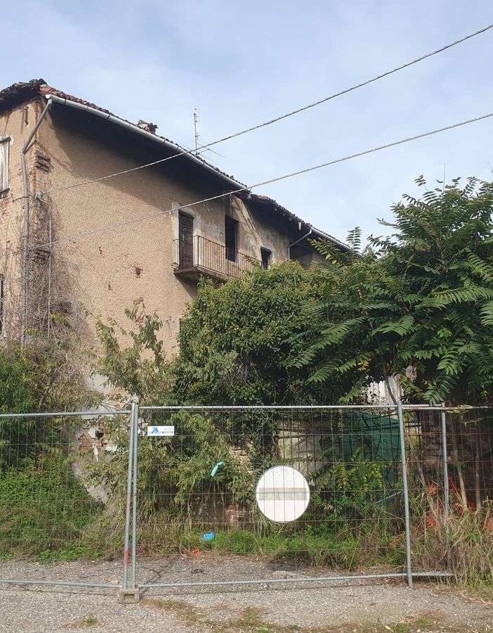 «Burattana abbandonata, piange il cuore. Quale futuro per la cascina?»