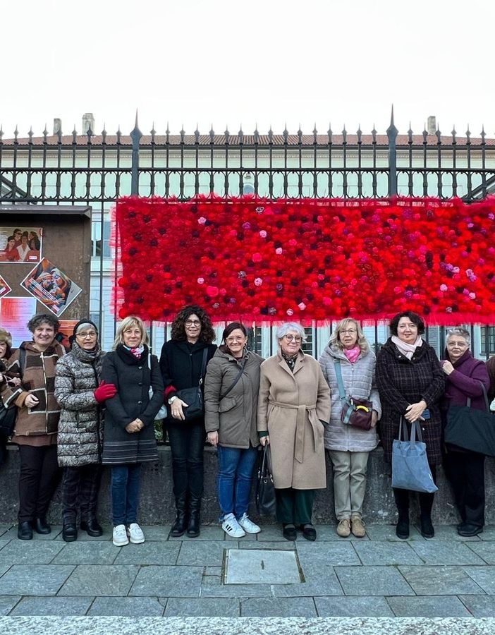Dalla panchina alle rose con l'uncinetto: Castellanza contro la violenza sulle donne. «Metà delle 126 assistite da Icore viene dalla Valle»