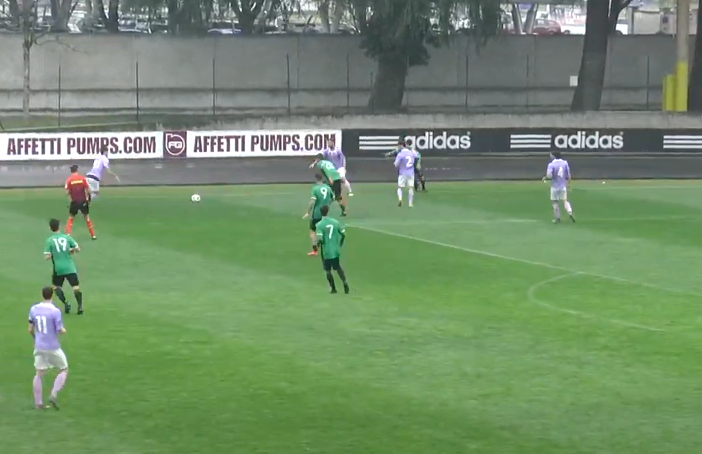Un'azione del derby - dalla diretta live Usd Castellanzese