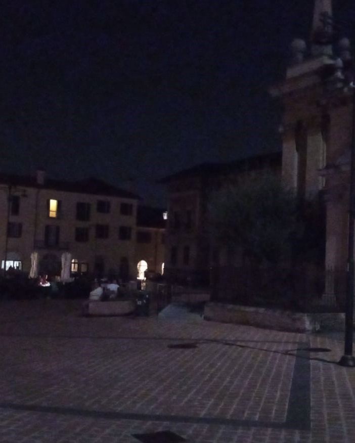 Busto al buio. Lampioni spenti anche in centro