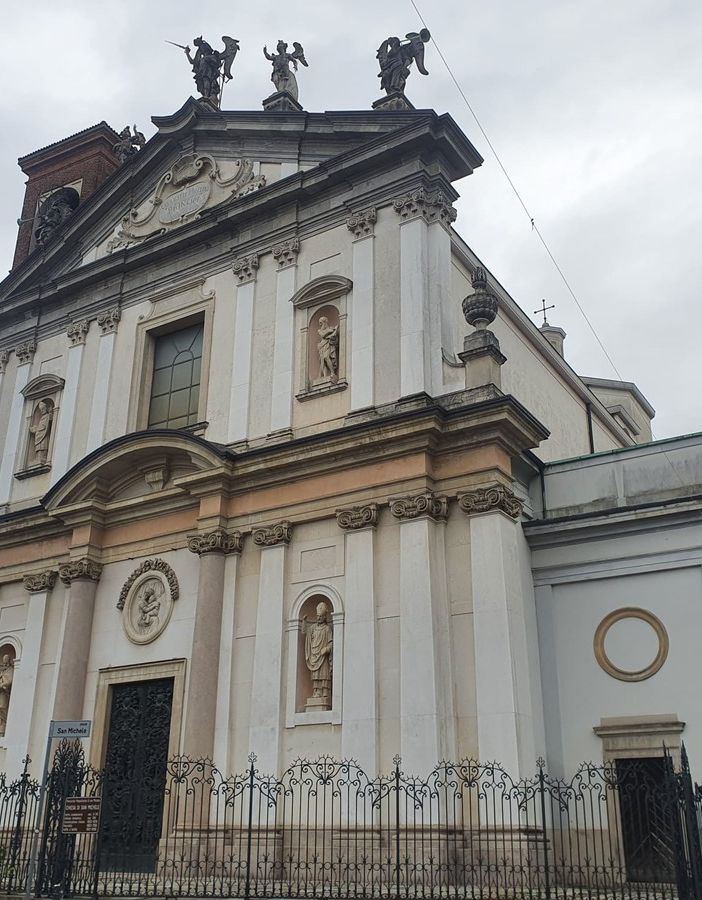 San Michele saluta don Alberto Ravagnani e accoglie con una fiaccolata don Fabio Ercoli