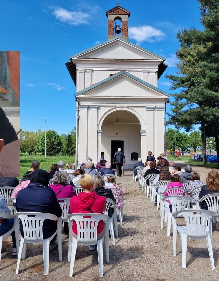 La messa alla chiesetta e don Claudio Caregnato - foto per cortesia di Agostino Di Francesco
