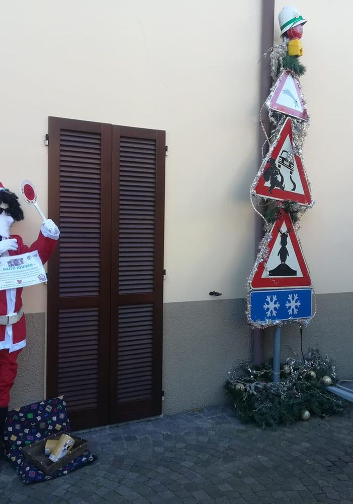 Olgiate, al Comando della polizia locale Babbo Natale lancia l'Sos &quot;pappa sospesa&quot;