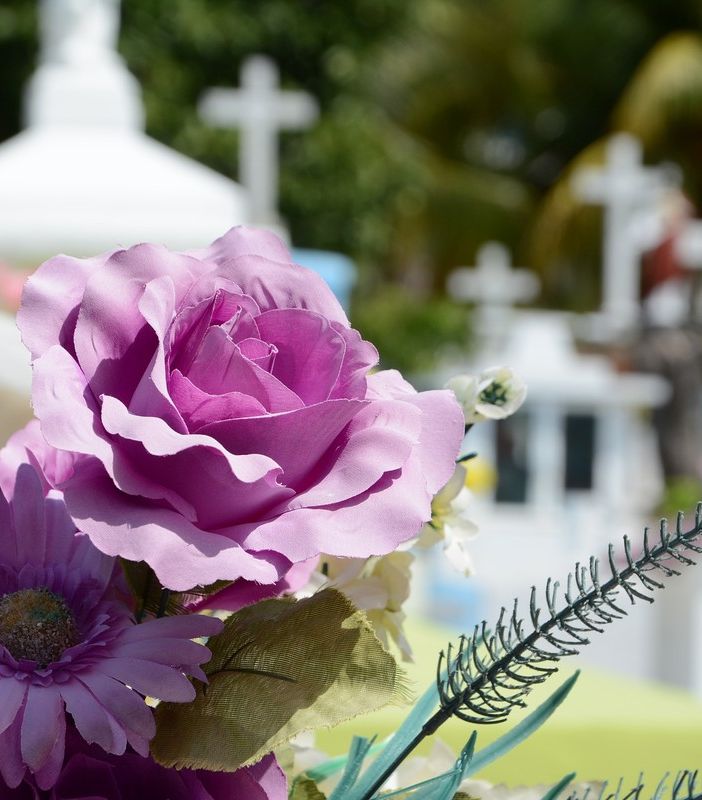 Boom di denunce di furto ai cimiteri di Busto: «Stiamo cercando soluzioni»