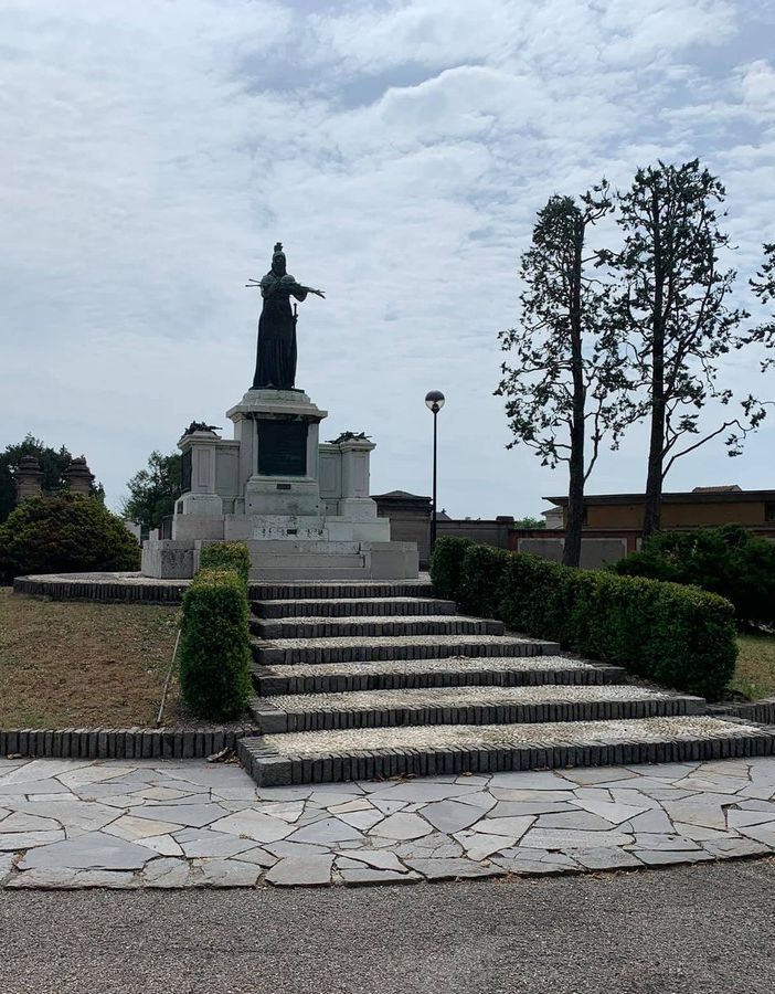 Il cimitero di Castano Primo nella foto postata dal sindaco