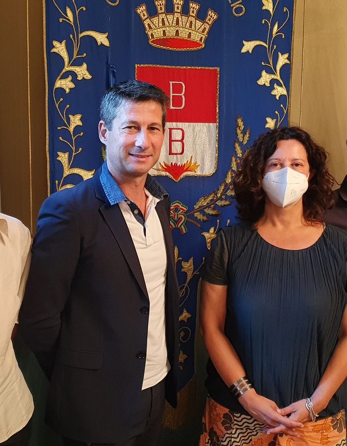 Commercio a Busto ancora con il segno più