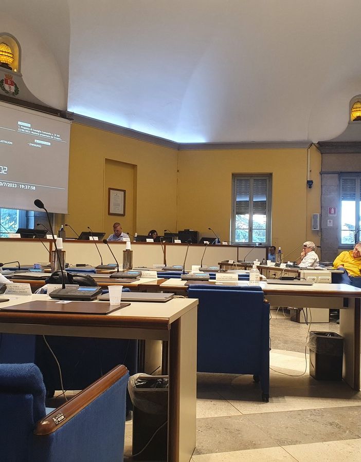 Intitolazioni a Busto, la commissione riflette su Facchinetti e si divide su Berlusconi