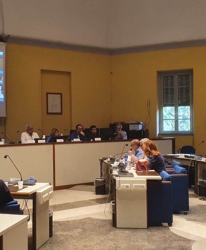 Piscina Manara, pressing della minoranza. L’assessore: «Sarò in prima linea»