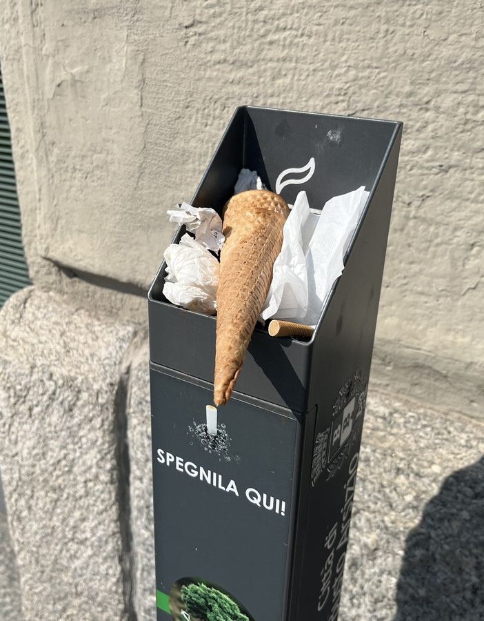 FOTO. Rifiuti, tutti insieme incivilmente. Così si &quot;spegne&quot; anche un cono