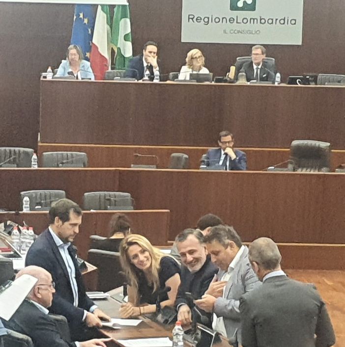 VIDEO Scontro in Regione sull’ospedale di Gallarate. Astuti: «Emergenza». Monti: «Strumentalizzazione»