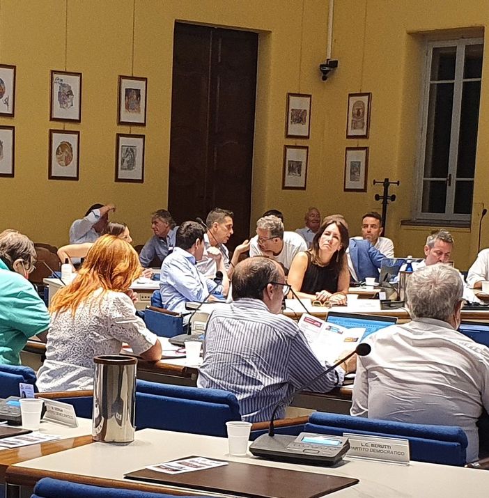 Mozione sulla Pro Patria, tensione in maggioranza. Sabba la rinvia e lascia l’aula