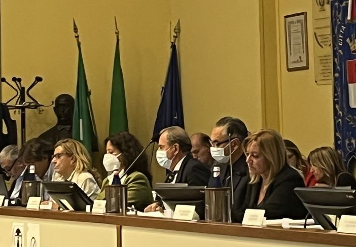 Busto, fiamme tra l'opposizione e il sindaco. «Siamo preoccupati di non riuscire a spendere i soldi del Pnrr»
