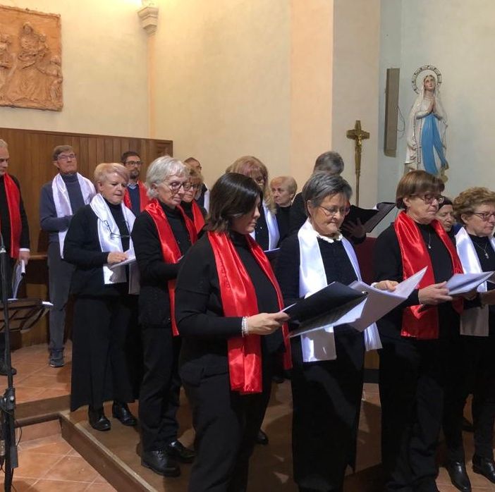 VIDEO. Cascina dei poveri, tanti applausi per il debutto del “Gallazzi’s choir”