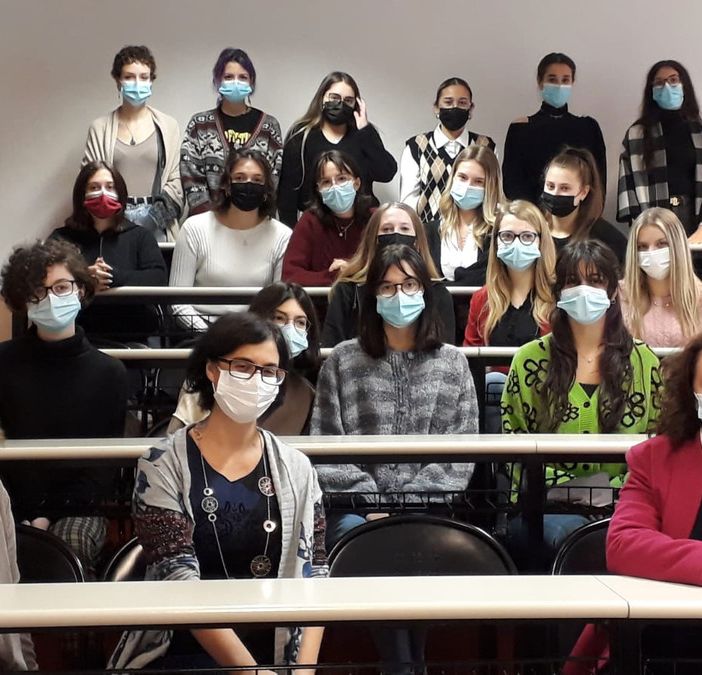 La scienza è donna: premiate le alunne del liceo Crespi