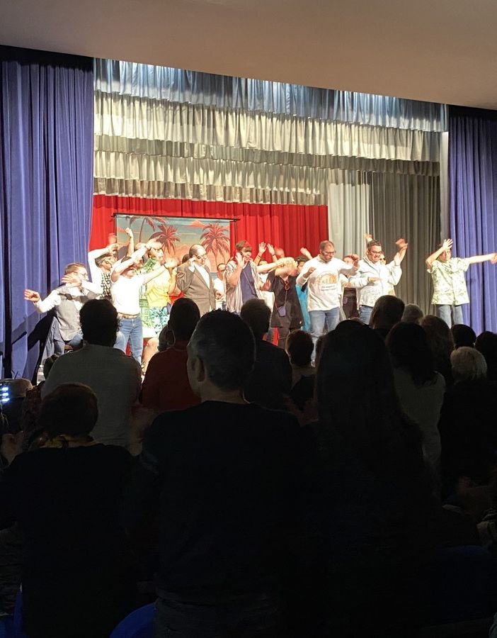VIDEO E FOTO. «Ognuno ha qualcosa da dare e da ricevere». Gioveteatro sul palco per l’inclusione ed è tutto esaurito