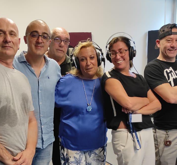 Ite Tosi, settant'anni tutti da cantare. Ex studenti, prof e genitori al microfono per aiutare gli altri