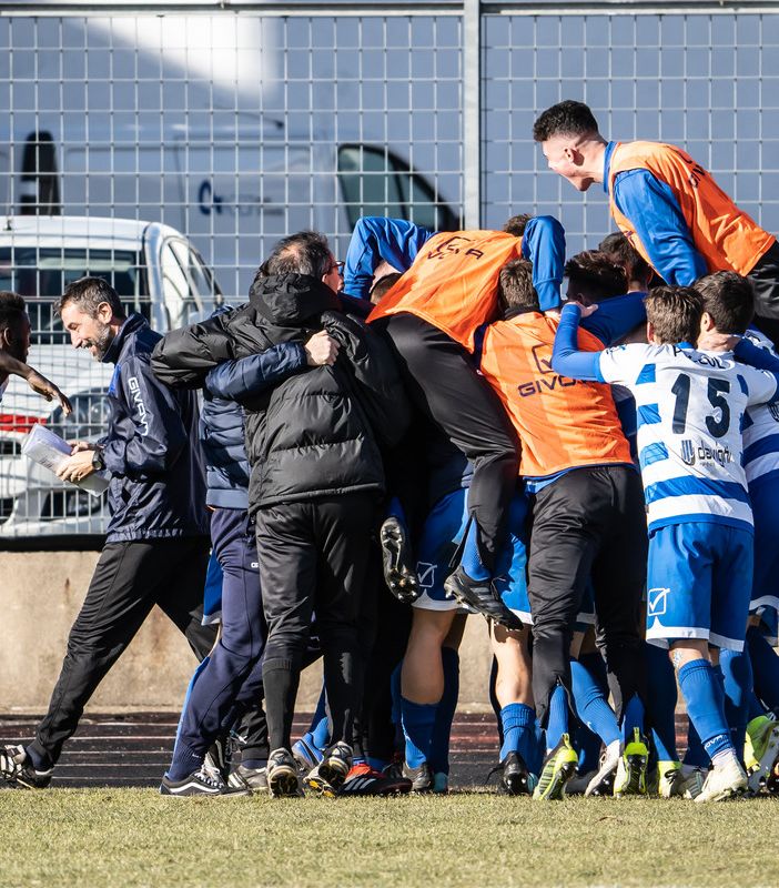 L'abbraccio dei tigrotti a Le Noci dopo il gol: le foto sono di Marco Giussani