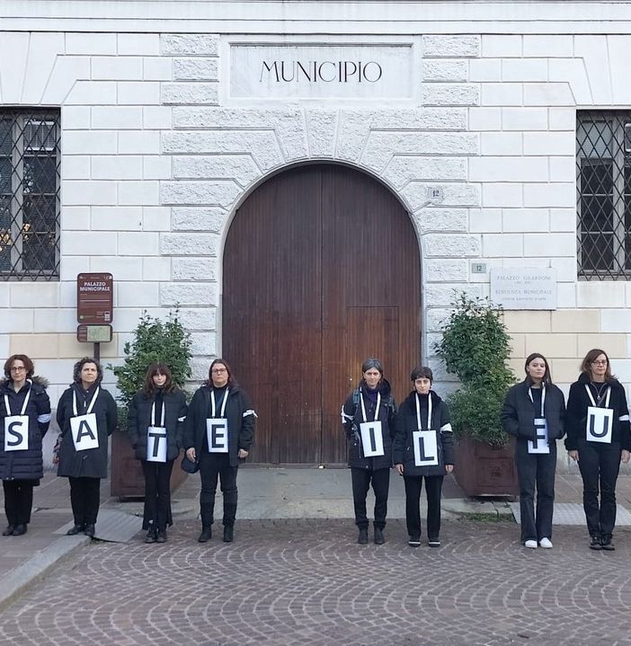 Donne in cammino per la pace anche a Busto: «Cessate il fuoco»