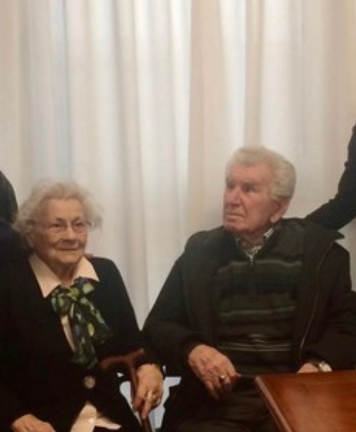 Il signor Enrico con la sua Olga e i nipoti Cinzia e Mauro