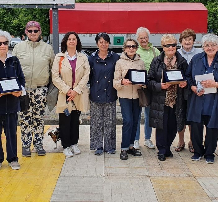 Federcasalinghe in festa in piazzale mercato. Premiate le «colonne» del “So fare”