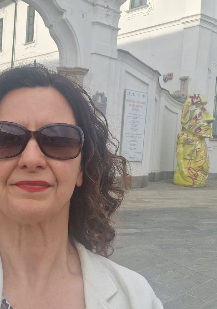 I Moai in città: l’arte invita a riflettere sull’ambiente