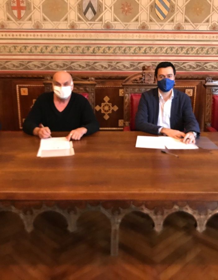 La firma del protocollo nella sala stemmi di Palazzo Malinverni